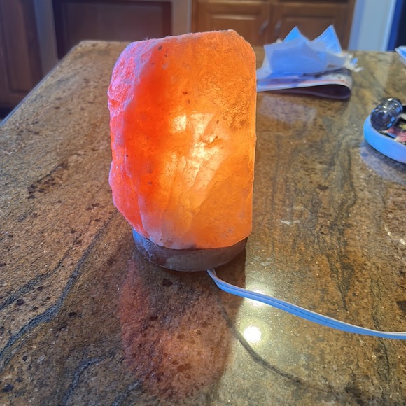 Himalayan salt lamp . Electric with bulb inside . - Picture 2 of 3
